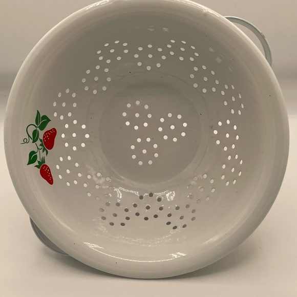 Vintage Colander, White with Red Strawberries by Teleflora 1983 - Picture 9 of 9